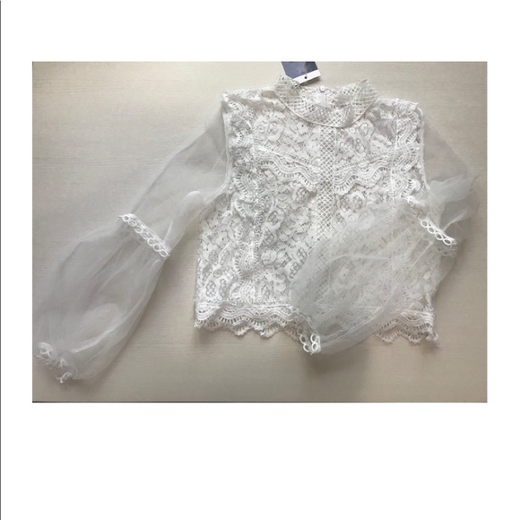 π€Elegant White Lace Blouseπ€ fit size S to M - Picture 3 of 4